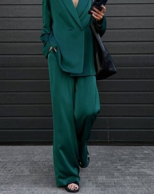 woman-wearing-loose-oversized-long-sleeve-and-pants-set